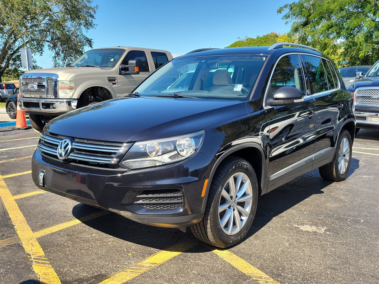 Used 2017 Volkswagen Tiguan Wolfsburg Edition FWD image 31