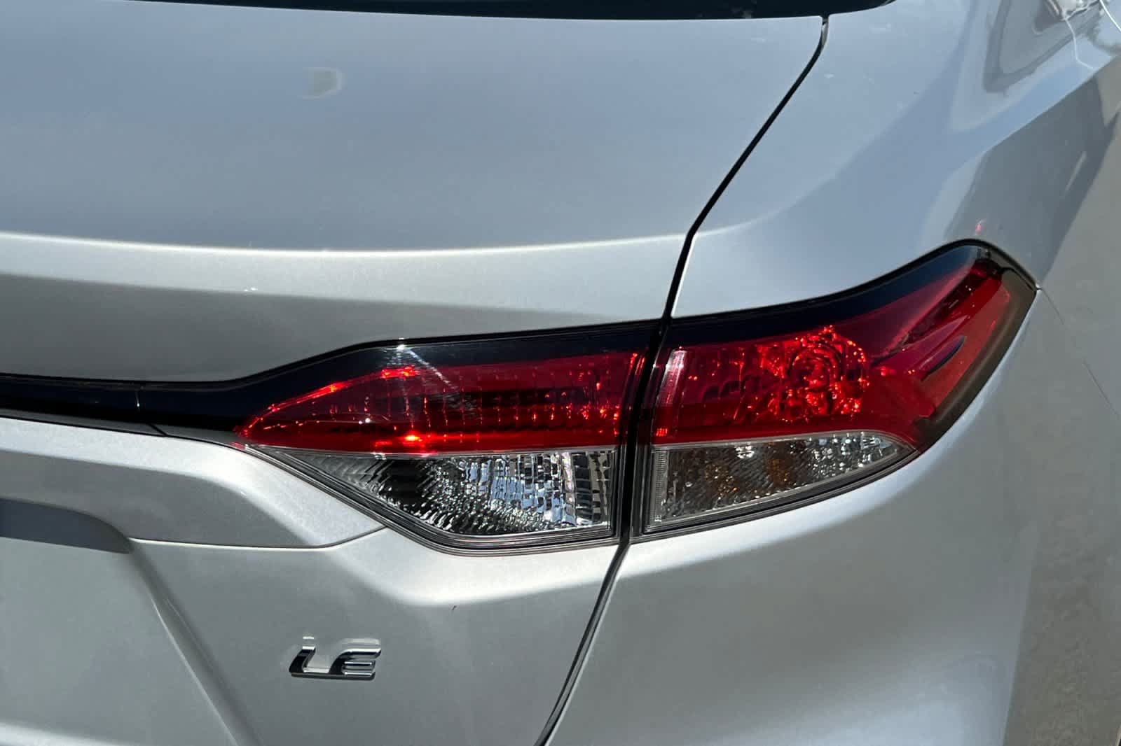 Used 2020 Toyota Corolla LE FWD image 18