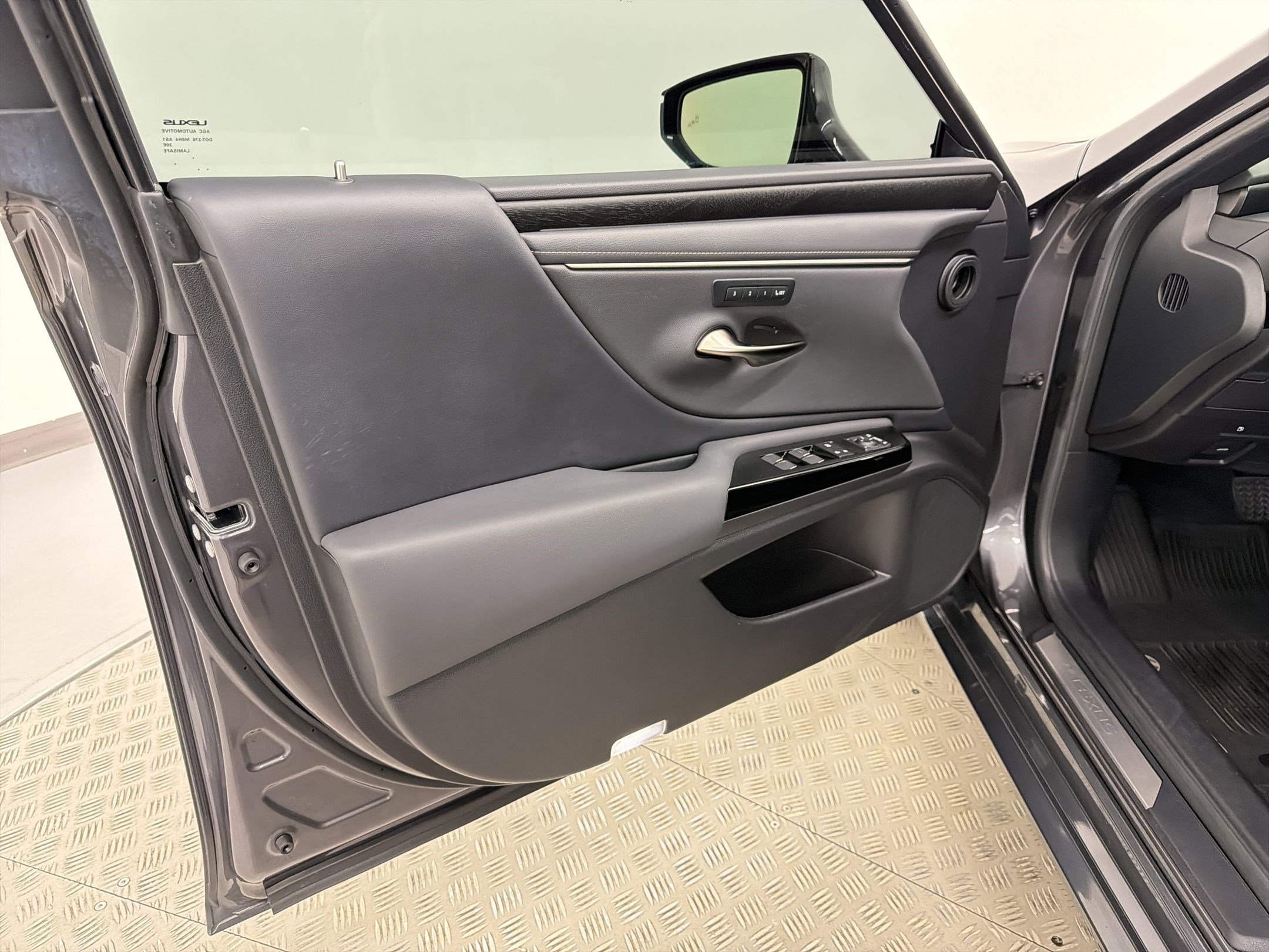 Certified 2023 Lexus ES 300h w/ Luxury Package FWD image 24