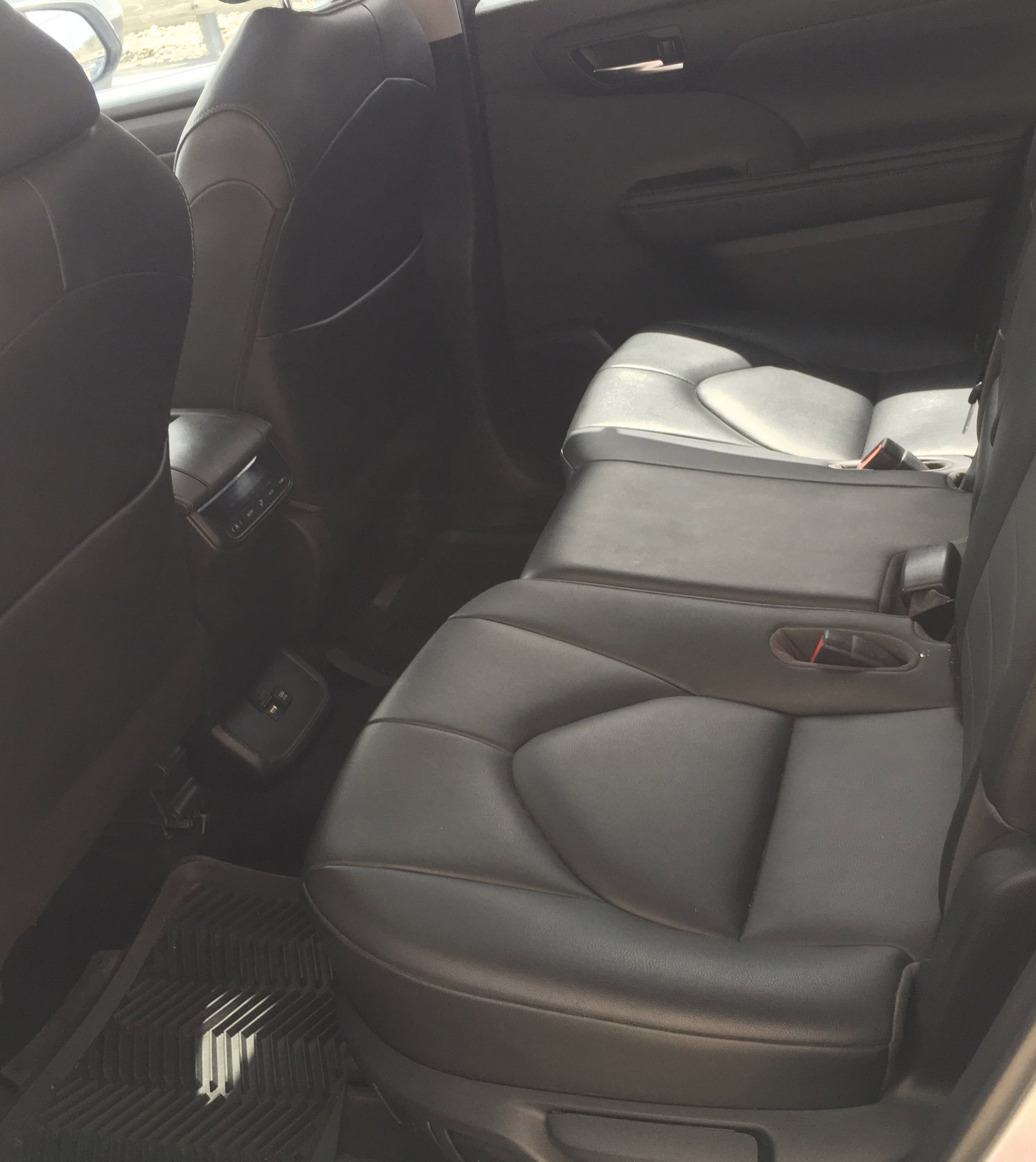 Used 2020 Toyota Highlander XLE AWD/4WD image 10