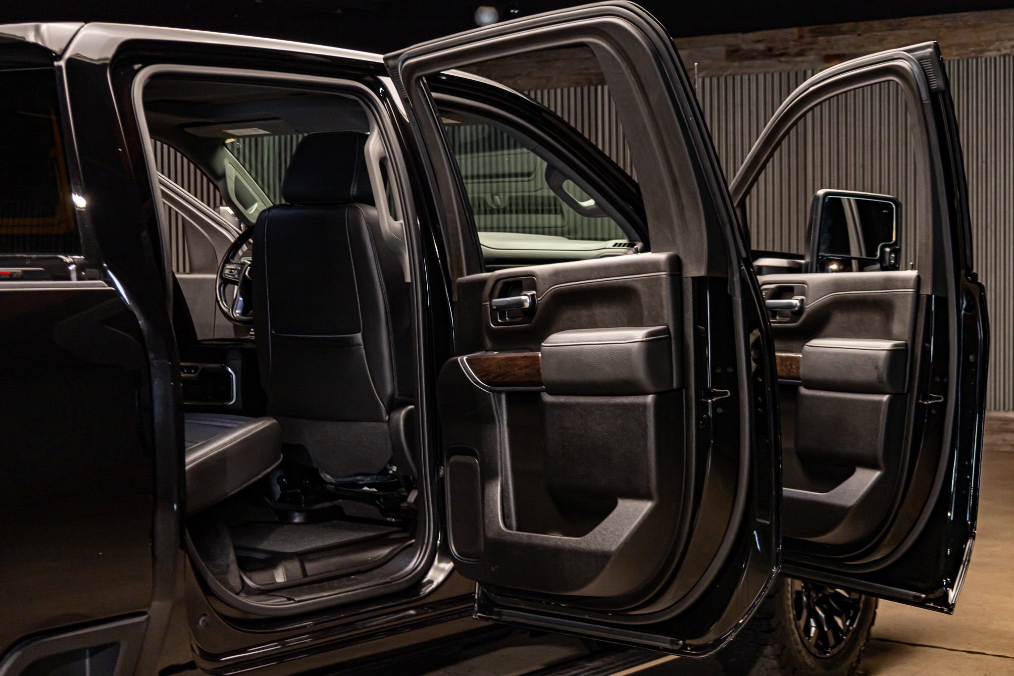 Used 2022 GMC Sierra 2500 Denali w/ Denali Black Diamond Edition image 26