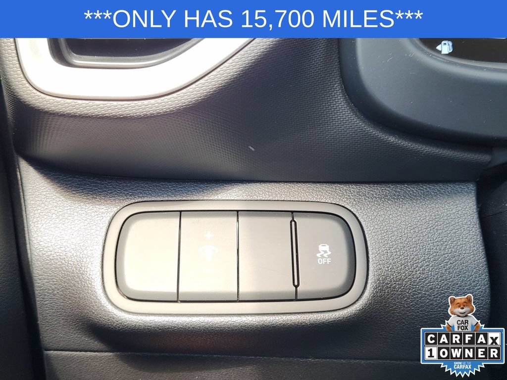 Used 2024 Hyundai Venue SEL FWD image 23