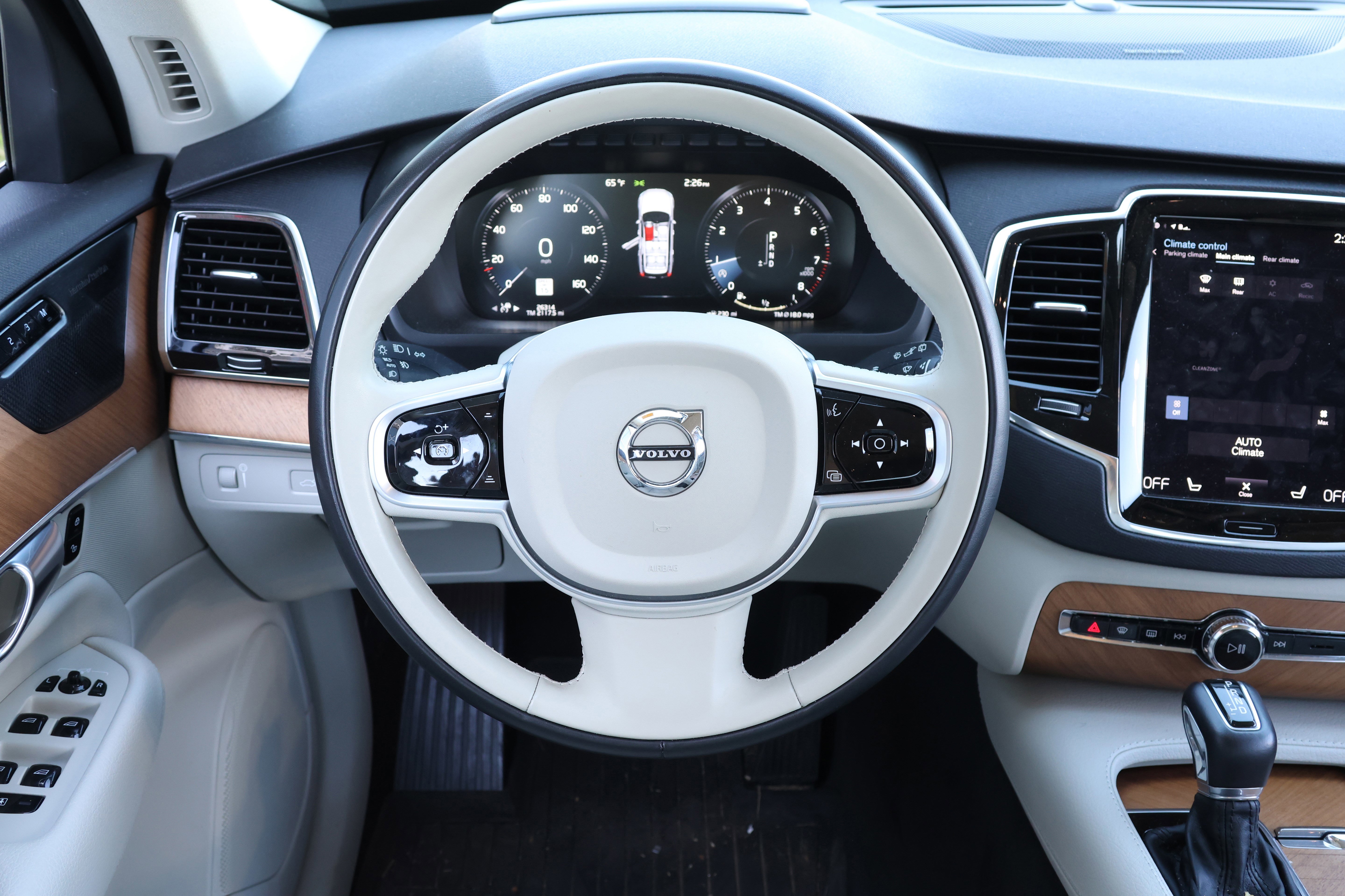 Used 2022 Volvo XC90 T6 Momentum w/ Advanced Package image 17