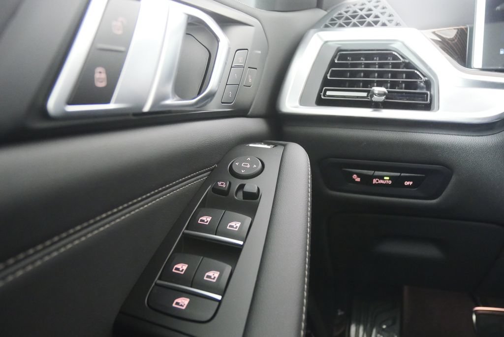 Used 2026 BMW X5 xDrive40i w/ M Sport Package AWD/4WD image 19