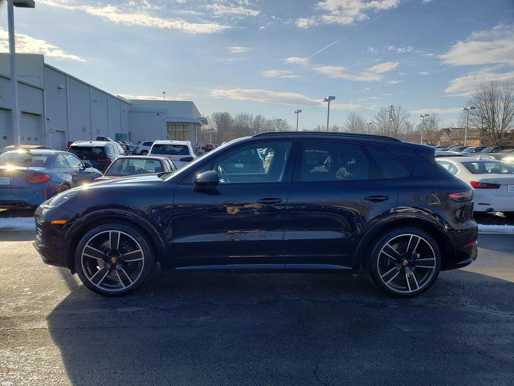 Used 2022 Porsche Cayenne GTS w/ Sport Chrono Package (8LH) image 8