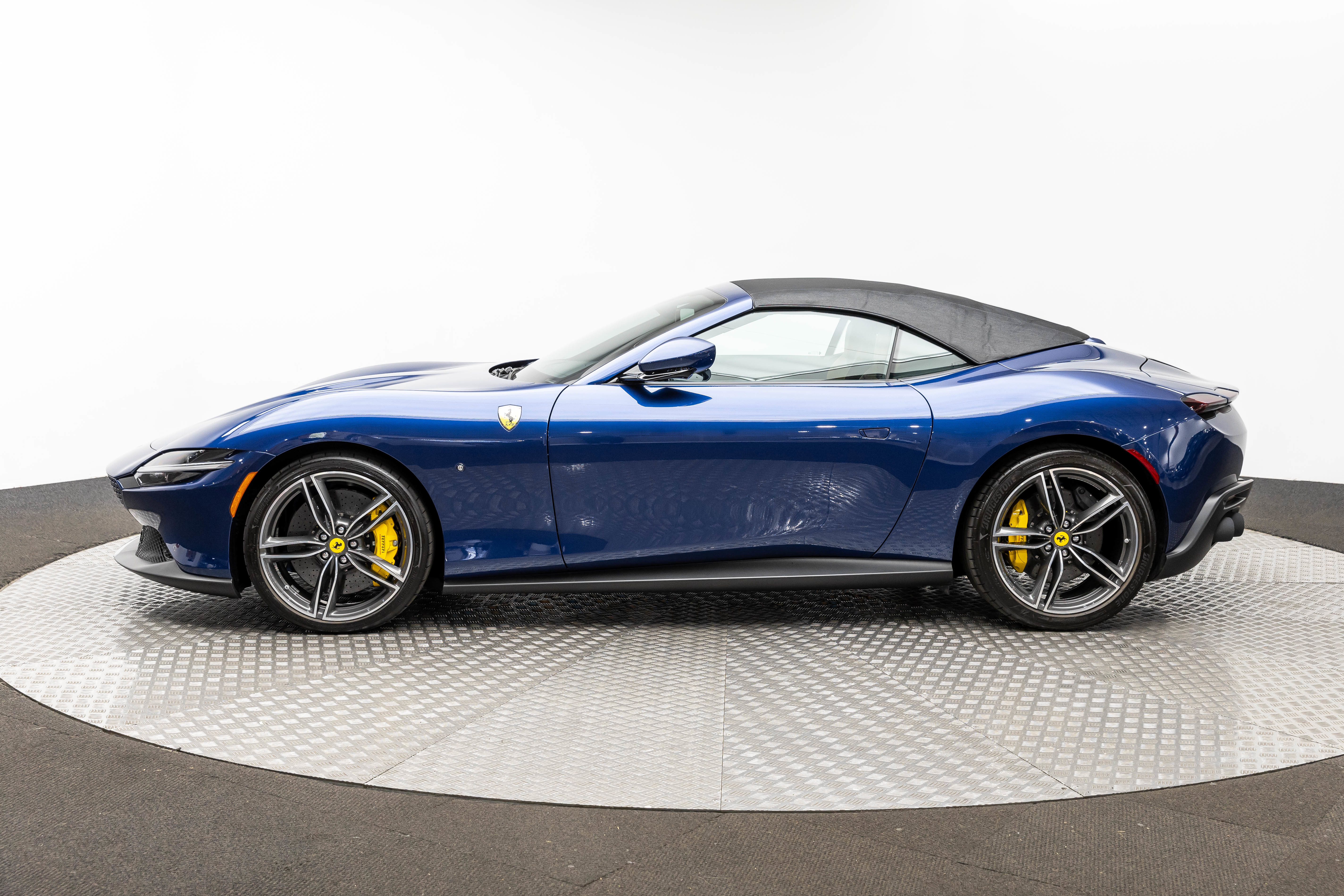 Certified 2025 Ferrari Roma Spider RWD image 60