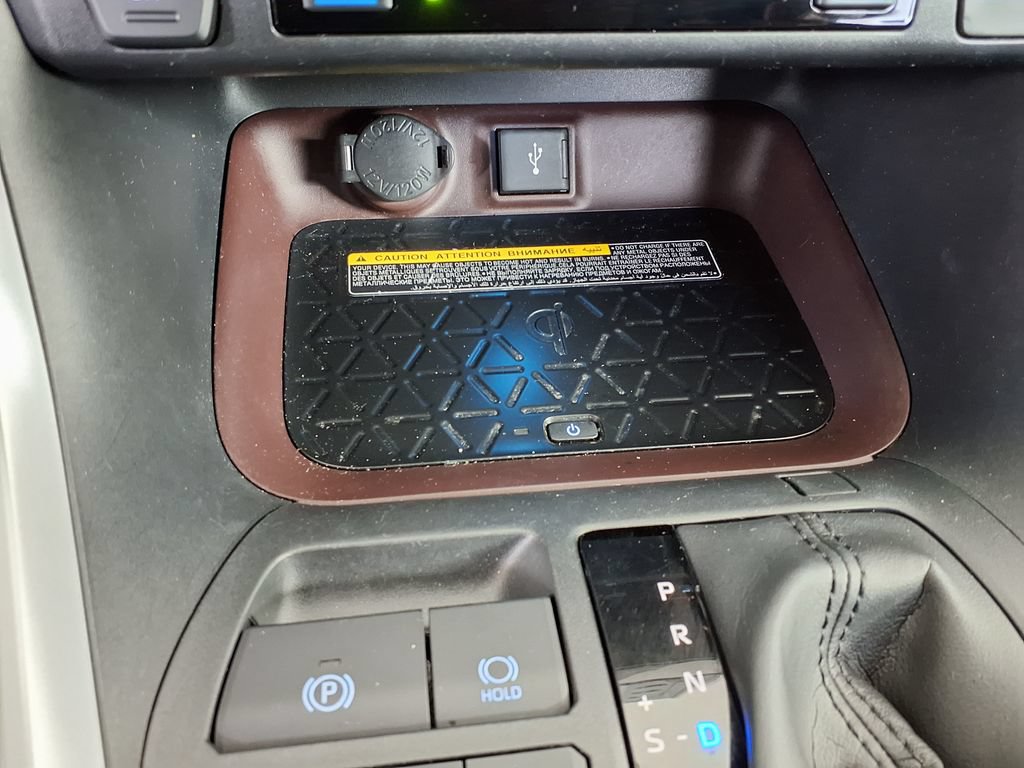 Used 2020 Toyota RAV4 Limited FWD image 31