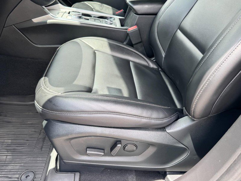 Used 2023 Ford Explorer XLT w/ Equipment Group 202A image 26