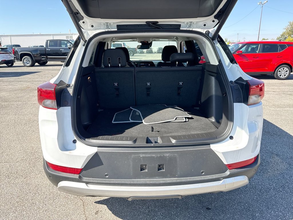 Used 2025 Chevrolet TrailBlazer LT w/ Convenience Package AWD/4WD image 22