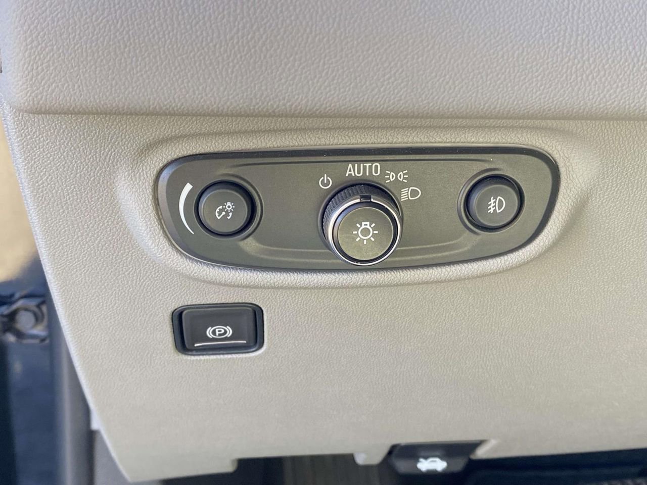 Used 2023 GMC Terrain SLT image 16