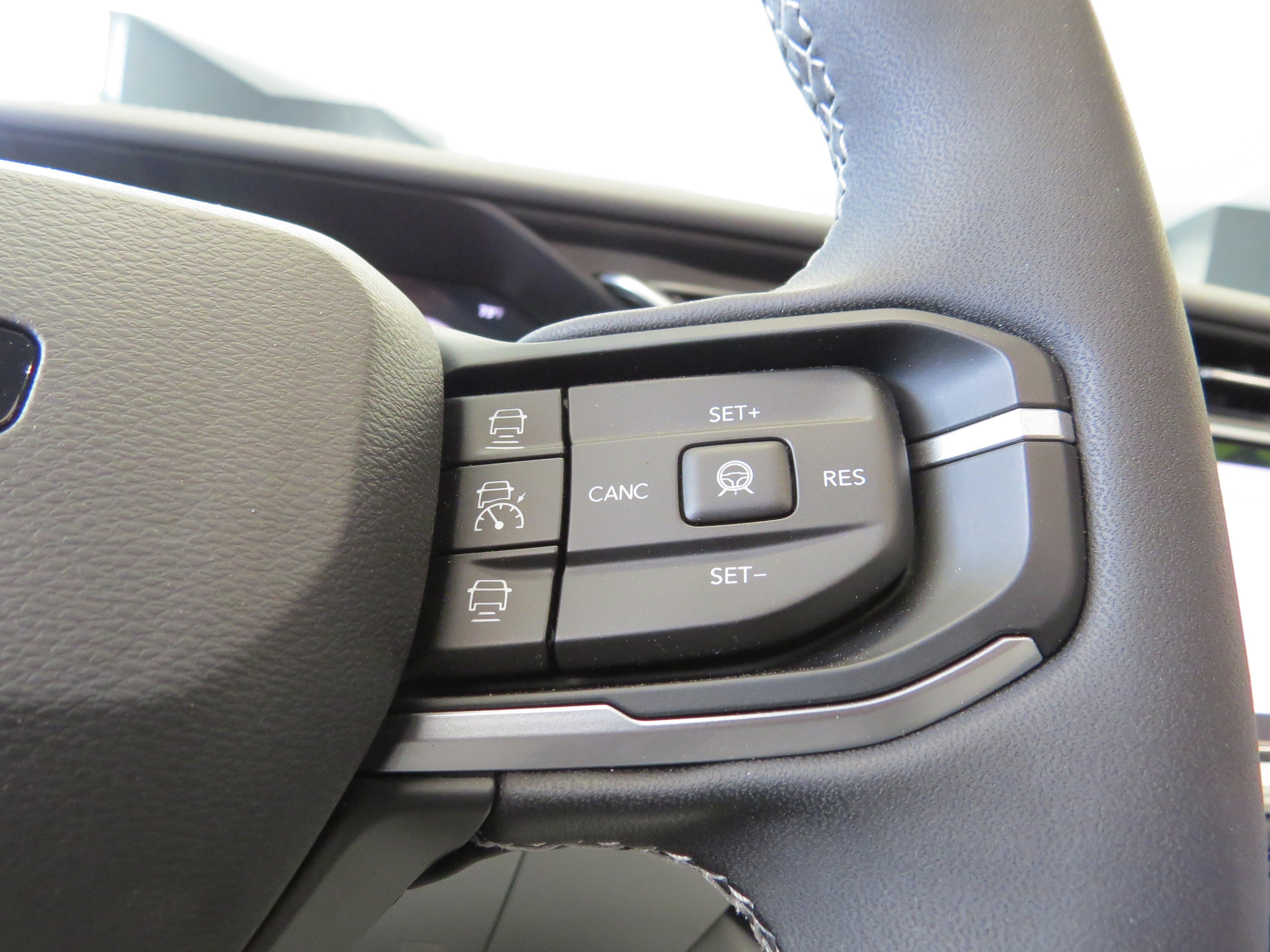 New 2026 Jeep Cherokee Overland w/ Advanced Pro Tech Group AWD/4WD image 18