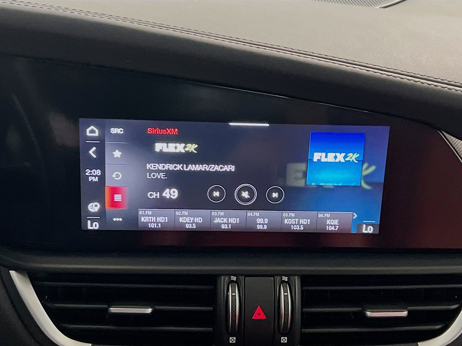 Used 2023 Alfa Romeo Giulia Veloce RWD image 10