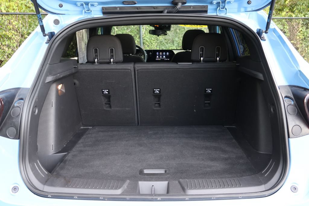 Certified 2024 Chevrolet Trax RS w/ Sunroof Package FWD image 48