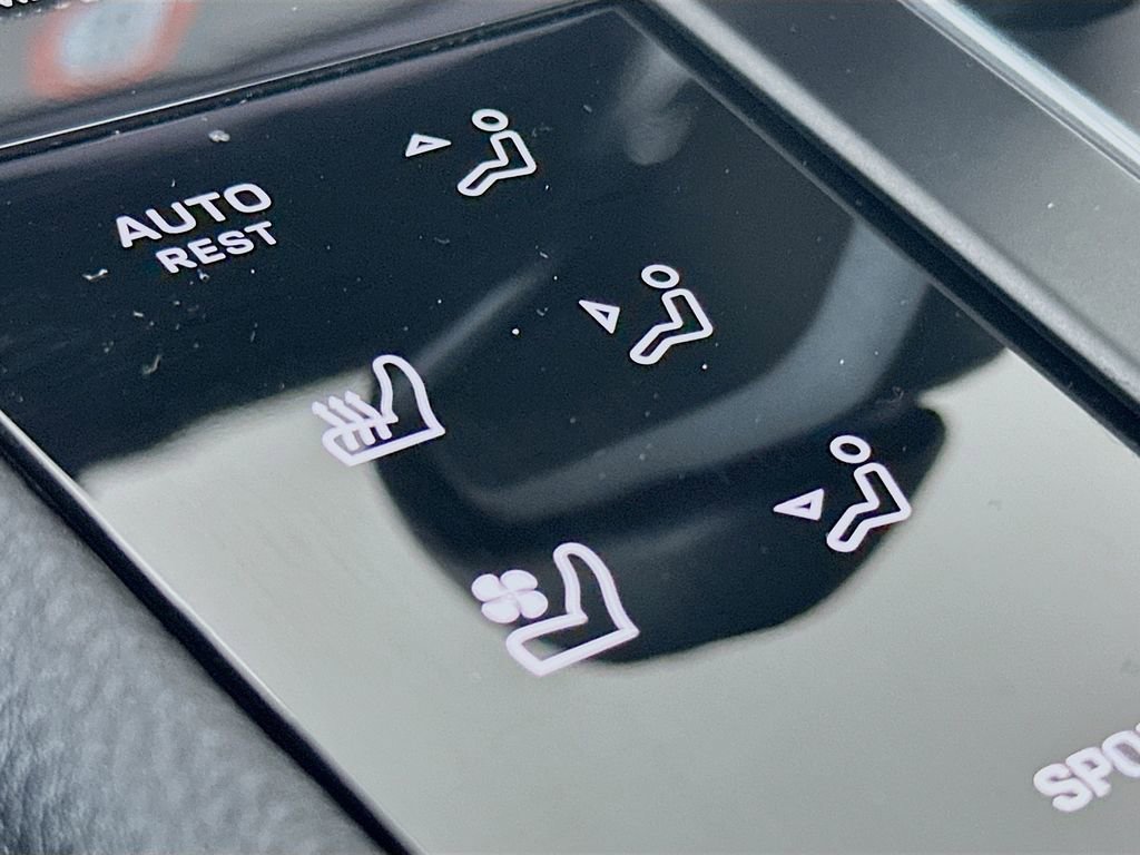 Certified 2026 Porsche Macan image 23