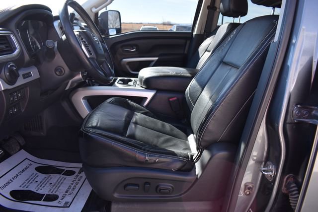 Used 2016 Nissan Titan PRO-4X w/ Pro-4x Convenience Package image 16