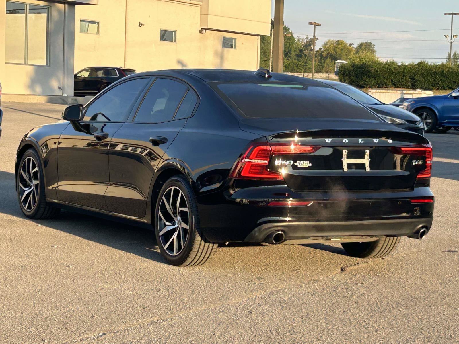 Used 2019 Volvo S60 T6 Momentum AWD/4WD image 5