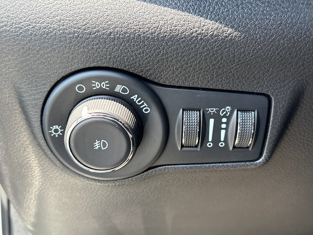 Used 2024 Jeep Compass Latitude AWD/4WD image 8