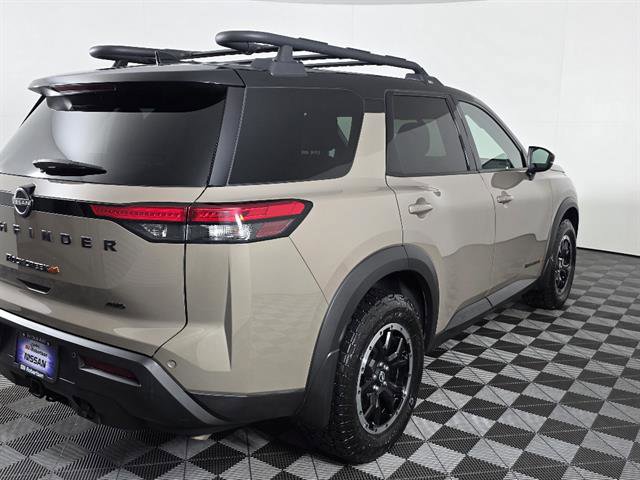 Used 2025 Nissan Pathfinder Rock Creek image 4
