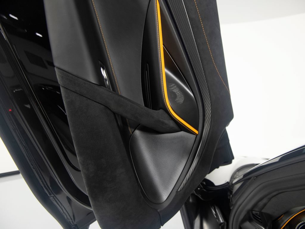 Used 2026 McLaren 750S Spider RWD image 13