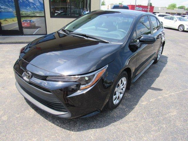 Used 2025 Toyota Corolla LE FWD image 3