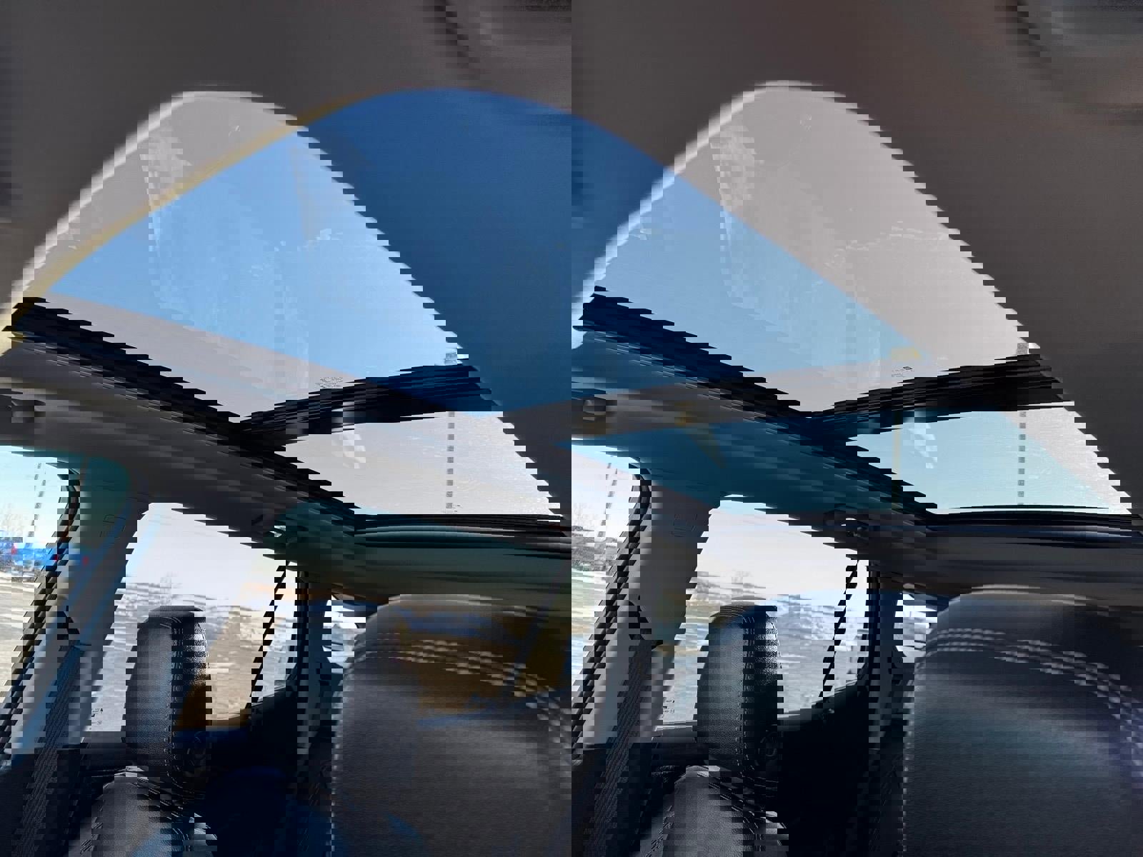 Used 2024 GMC Terrain SLT w/ Infotainment Package II image 5