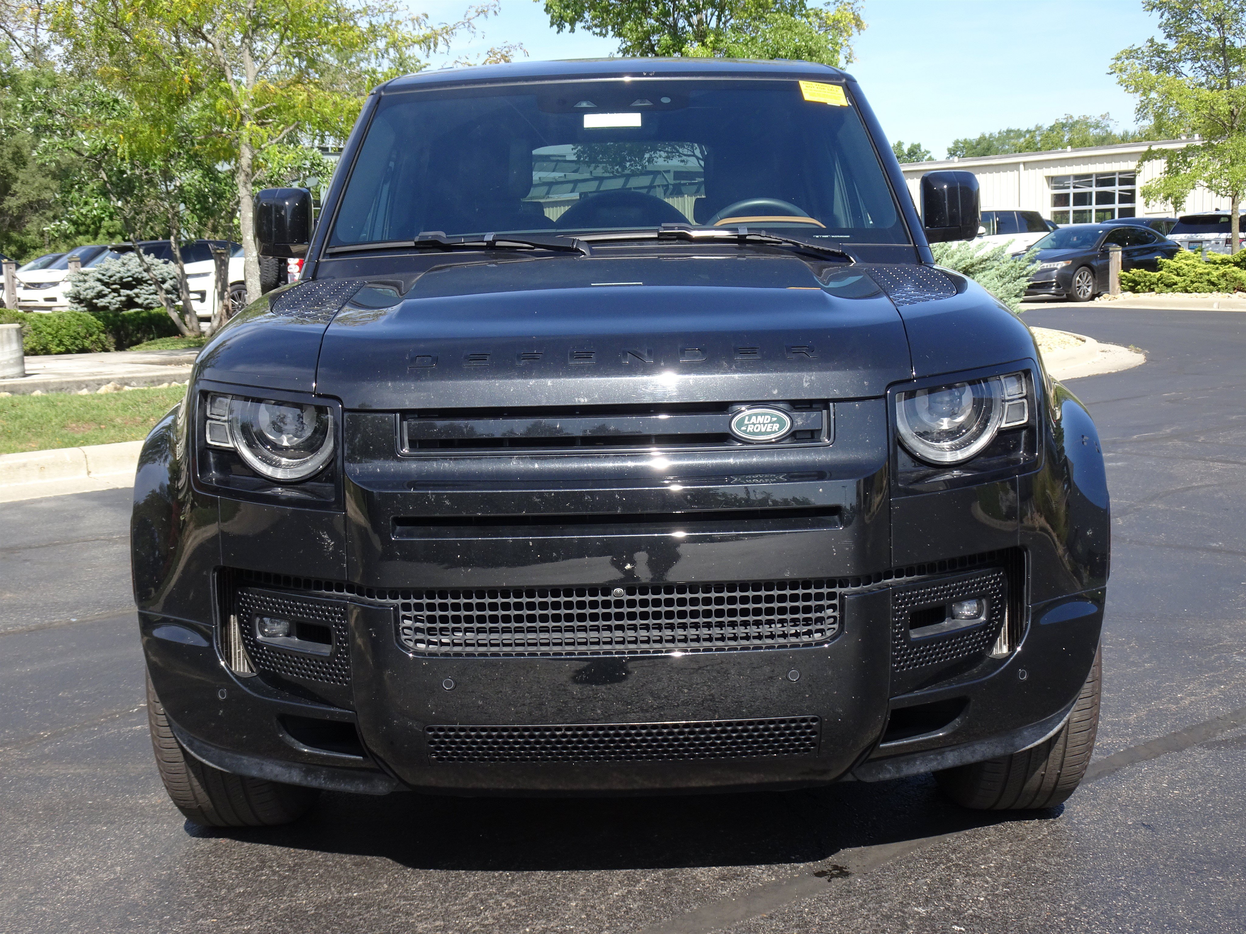 Certified 2024 Land Rover Defender 110 X-Dynamic SE AWD/4WD image 9