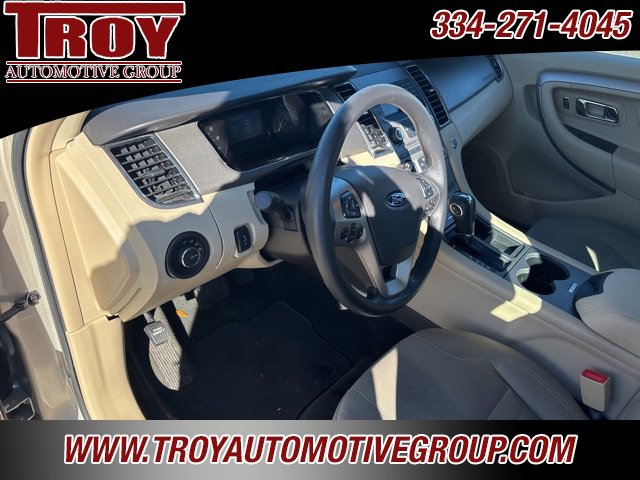 Used 2017 Ford Taurus SE image 32