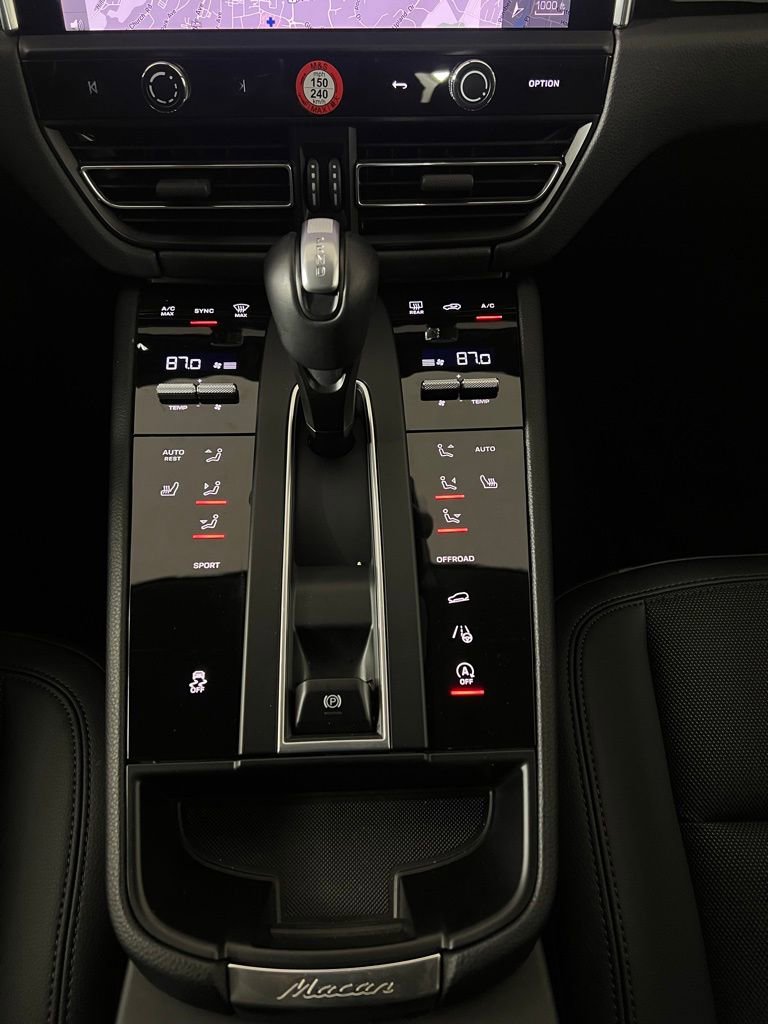 Certified 2025 Porsche Macan image 35