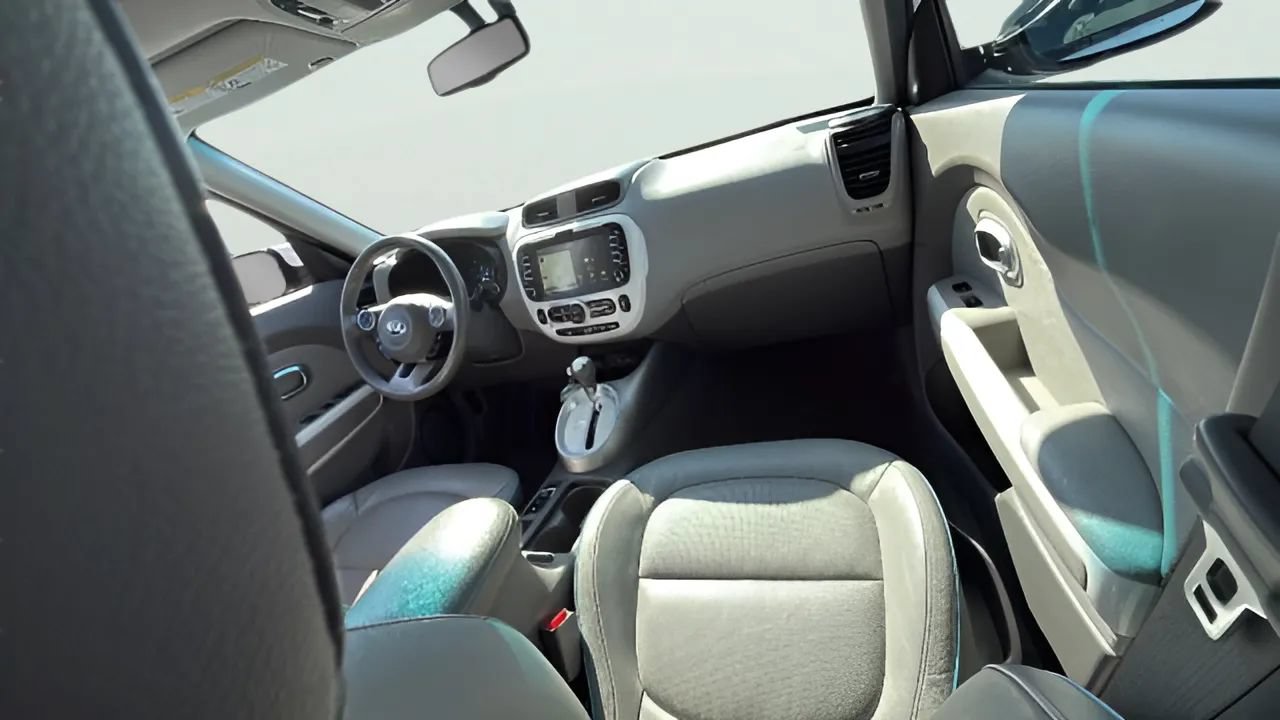 Used 2016 Kia Soul EV + w/ Sun & Fun Package FWD image 11