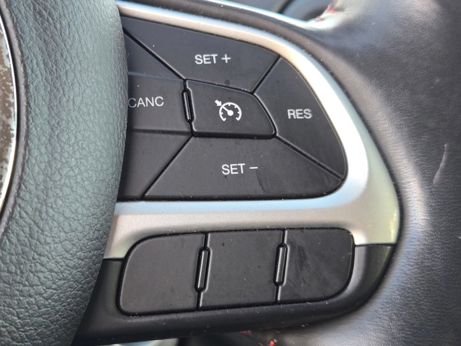 Used 2017 Jeep Compass Trailhawk w/ Navigation Group AWD/4WD image 23