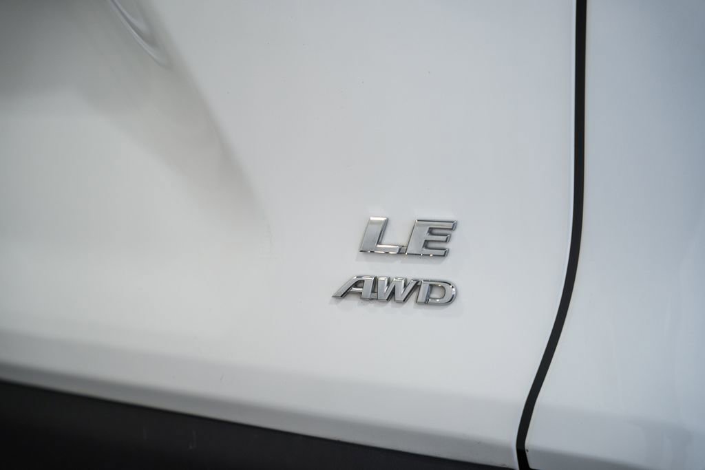 Used 2024 Toyota RAV4 LE image 7