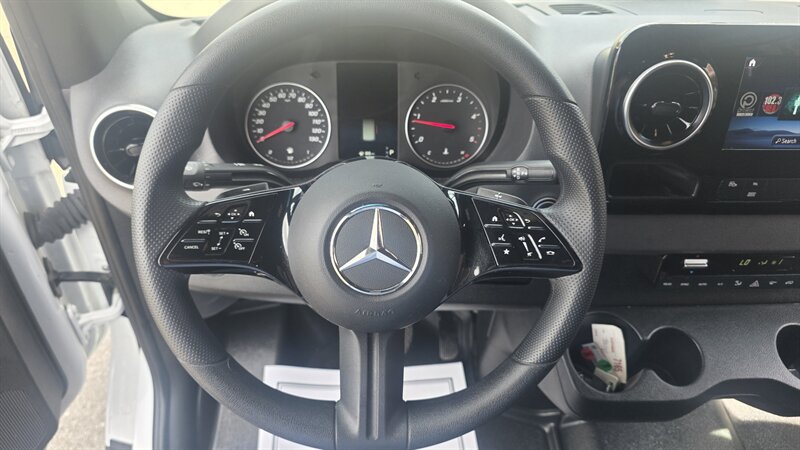 Used 2025 Mercedes-Benz Sprinter 2500 image 12