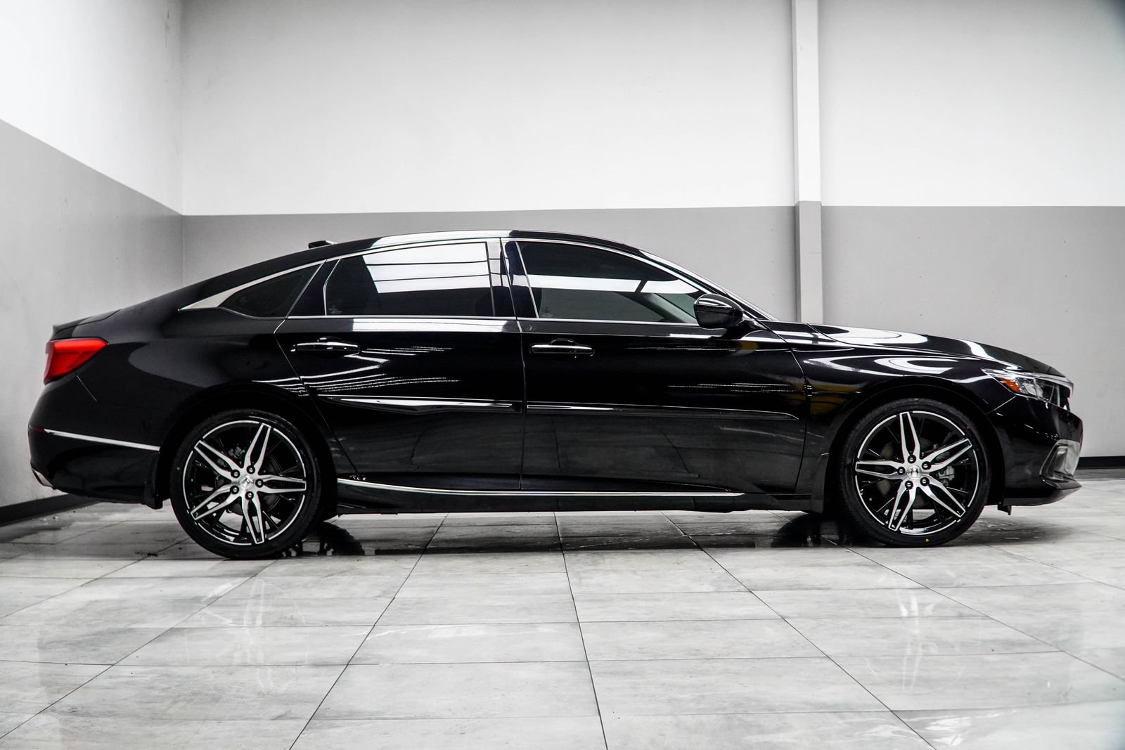 Used 2021 Honda Accord Touring image 6