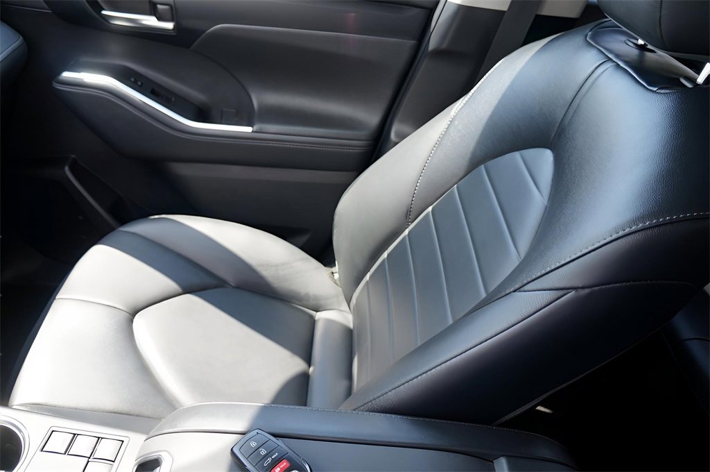 Used 2024 Toyota Highlander Platinum image 20