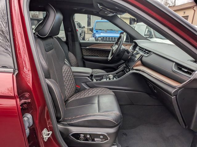 Certified 2024 Jeep Grand Cherokee L Summit w/ High Altitude Package AWD/4WD image 35