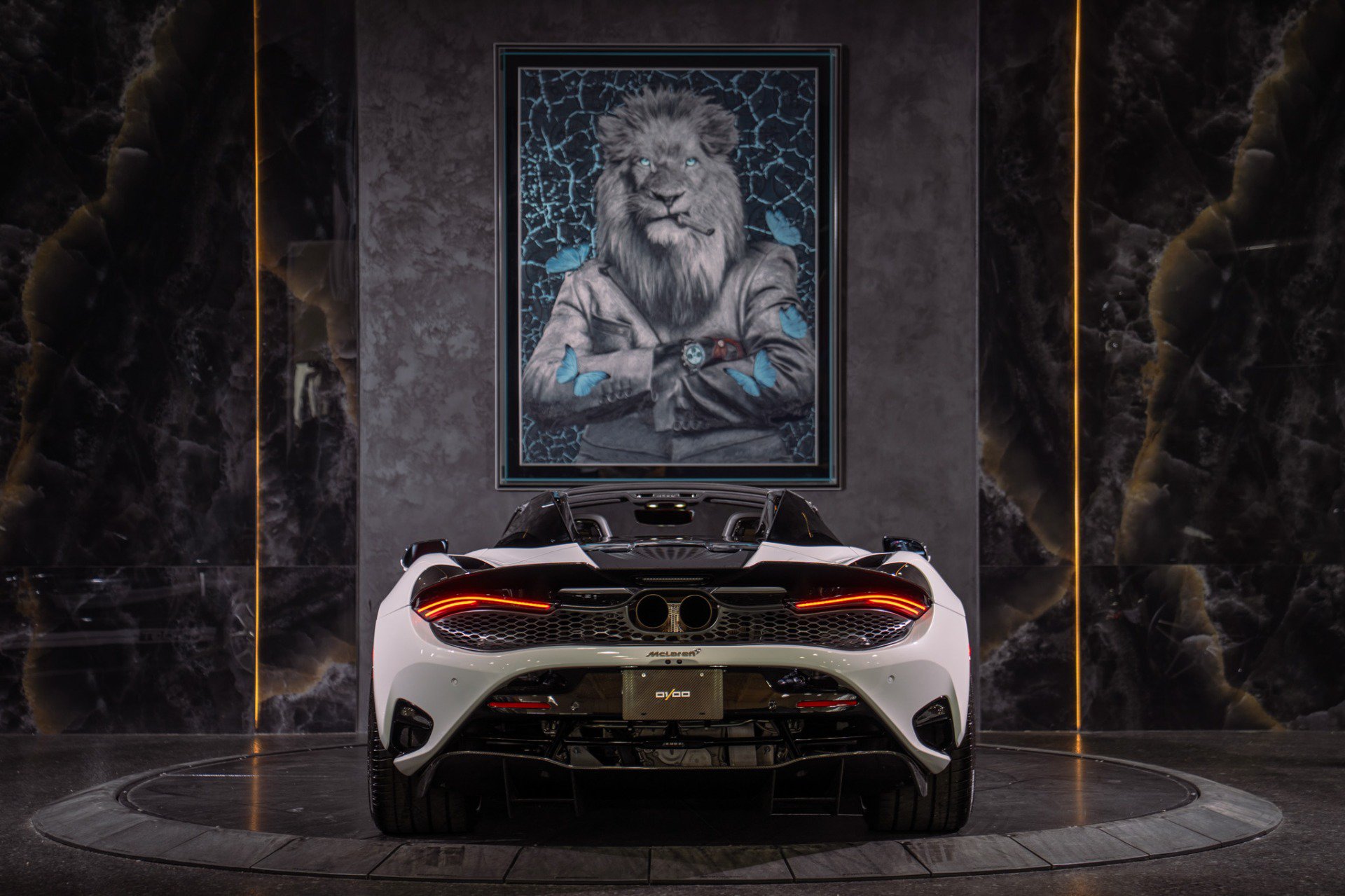 Used 2024 McLaren 750S Spider RWD image 8