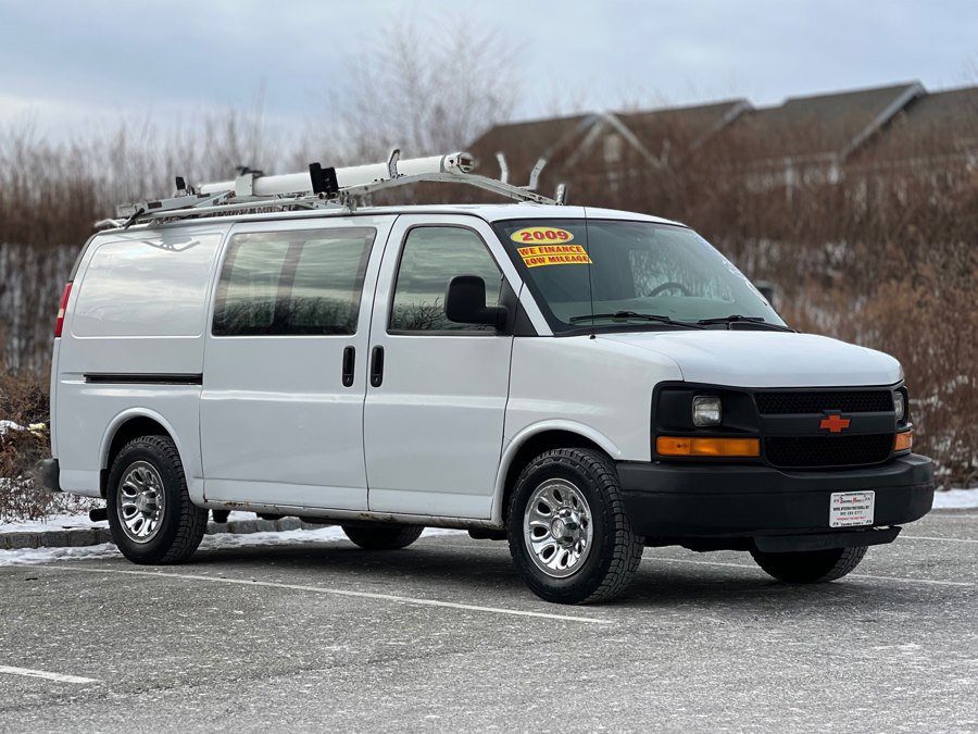 Used 2009 Chevrolet Express 1500 image 2