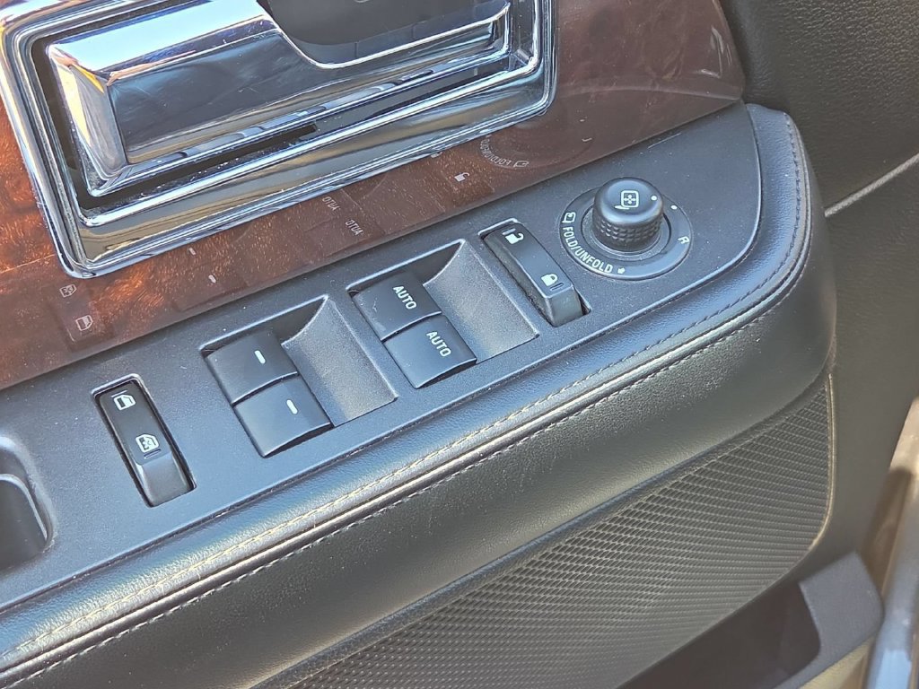 Used 2017 Lincoln Navigator Select AWD/4WD image 13