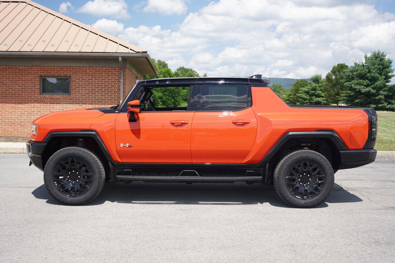 New 2025 GMC Hummer EV 2X w/ LPO, Dark Essentials Package image 8