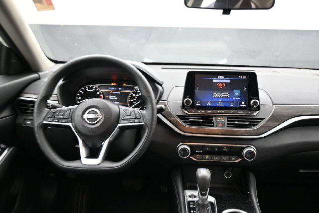 Used 2023 Nissan Altima 2.5 SV FWD image 6