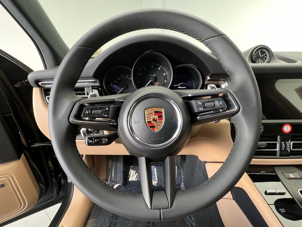 Used 2026 Porsche Macan AWD/4WD image 7