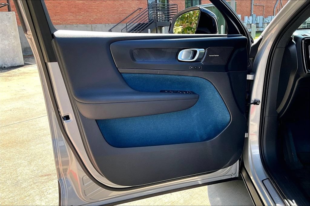 Certified 2023 Volvo C40 P8 Recharge Ultimate w/ Protection Package Premier AWD/4WD image 23