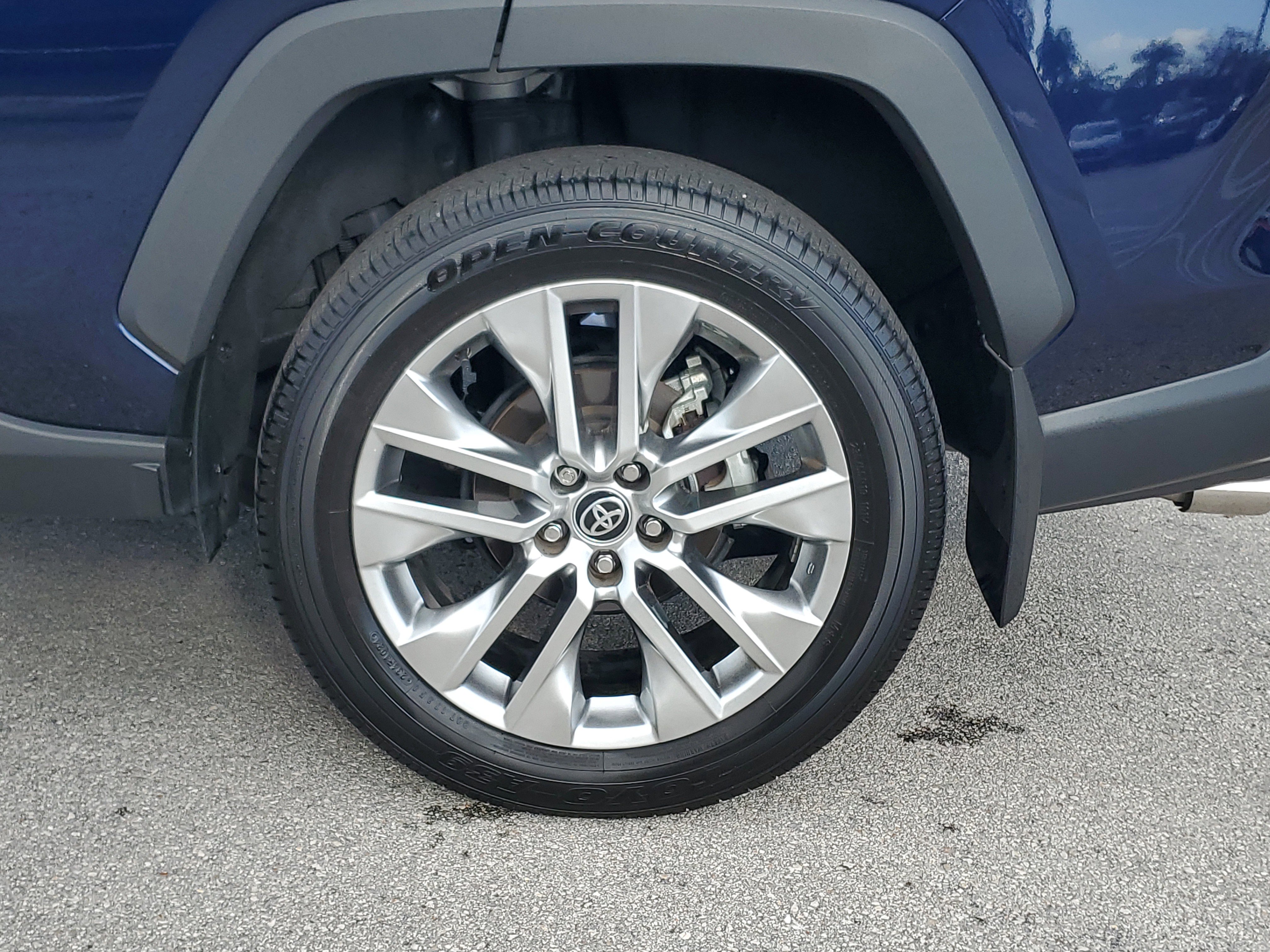 Used 2025 Toyota RAV4 XLE Premium image 35