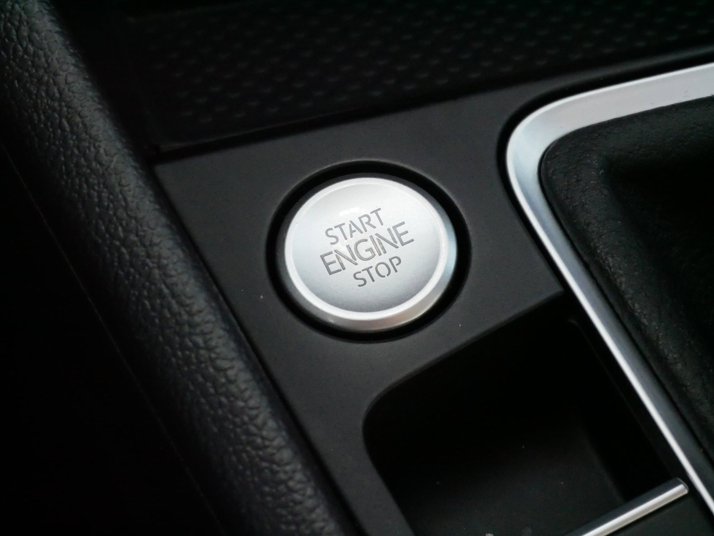 Certified 2025 Volkswagen Jetta SE w/ Sunroof Package image 27