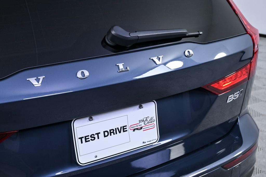 Used 2025 Volvo V60 B5 Cross Country Plus image 36