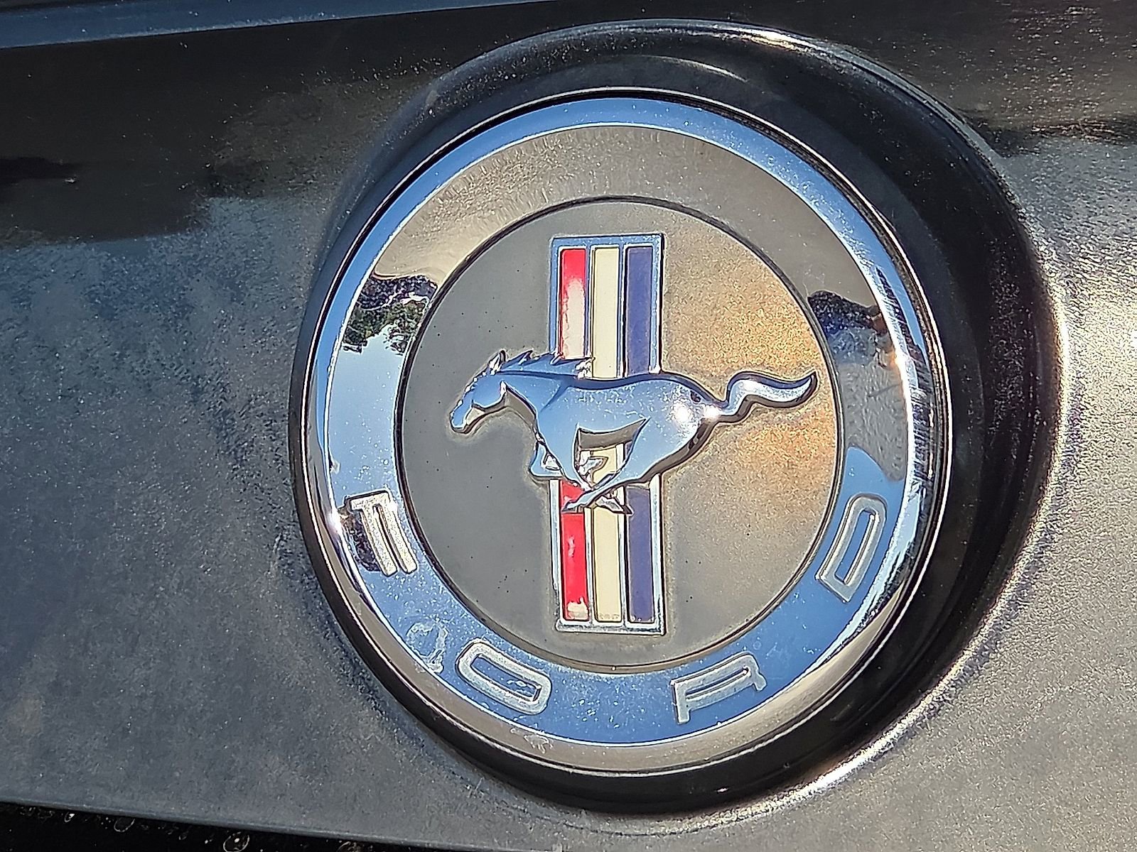 Used 2013 Ford Mustang Premium RWD image 9