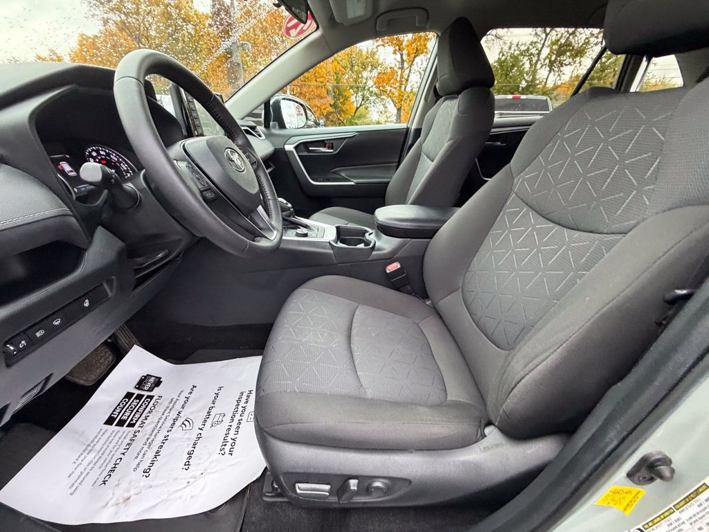 Used 2021 Toyota RAV4 XLE w/ XLE Grade Weather Package AWD/4WD image 11