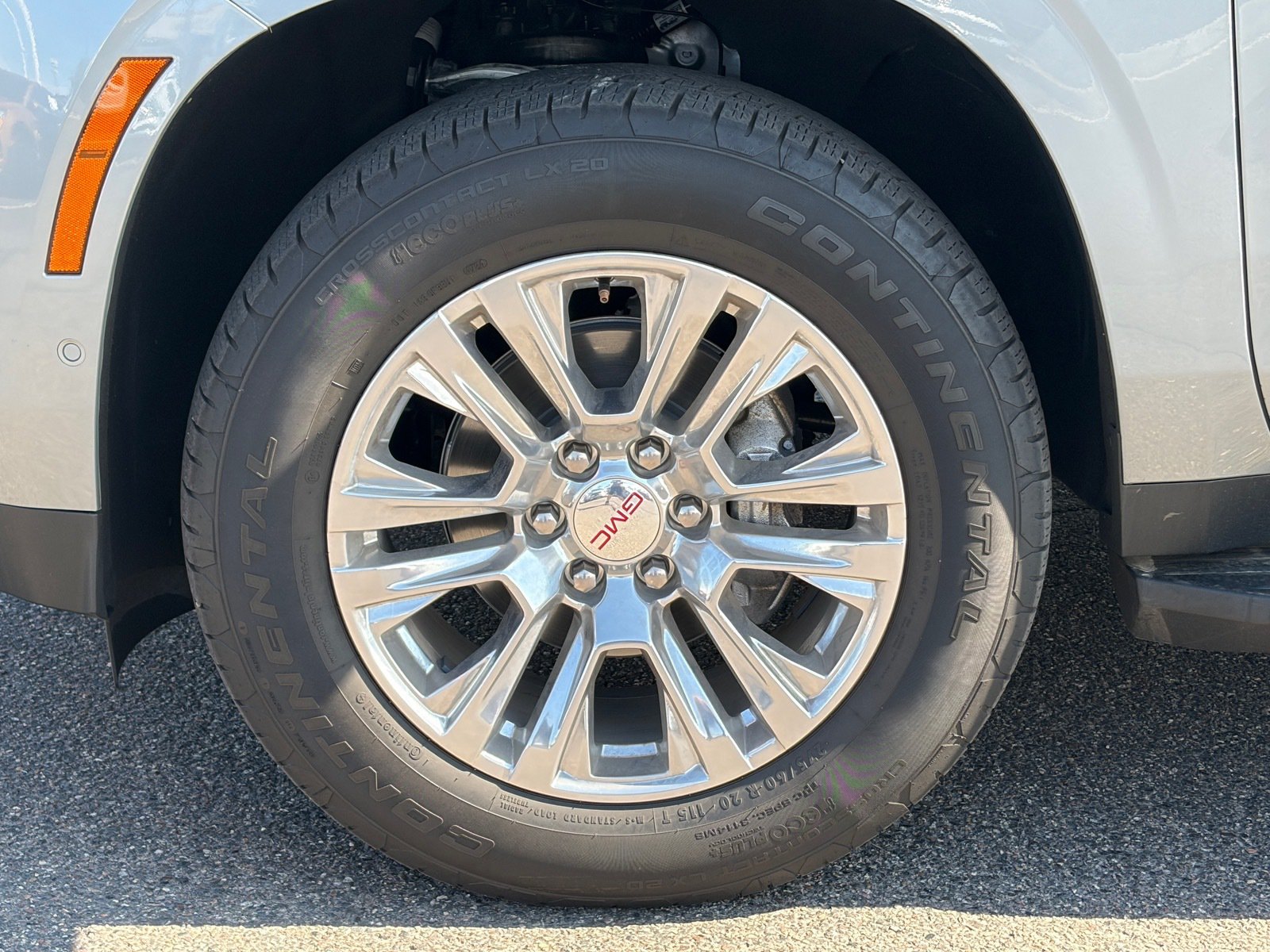 Used 2025 GMC Yukon XL Denali RWD image 9
