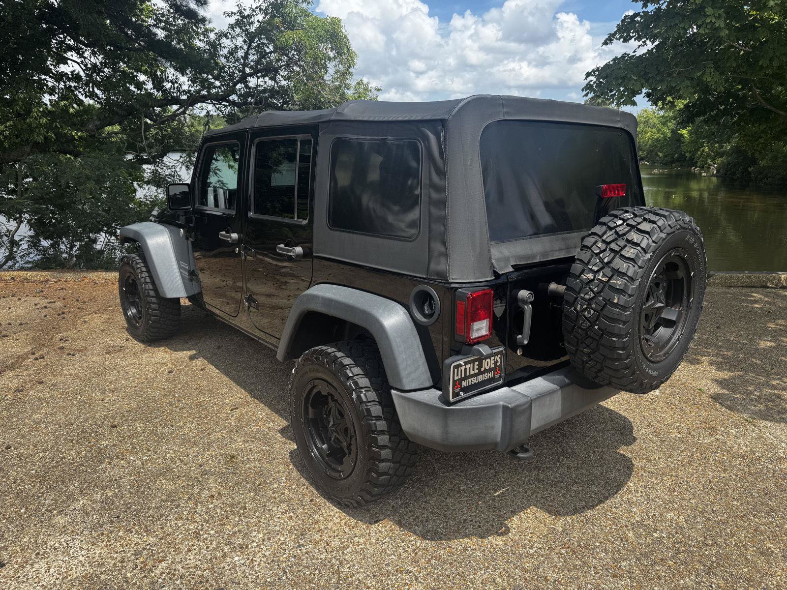 Used 2017 Jeep Wrangler Unlimited Sport AWD/4WD image 8