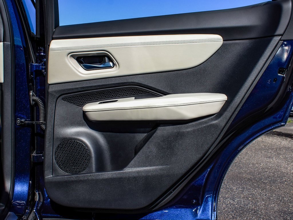 Used 2023 Nissan Ariya AWD image 12